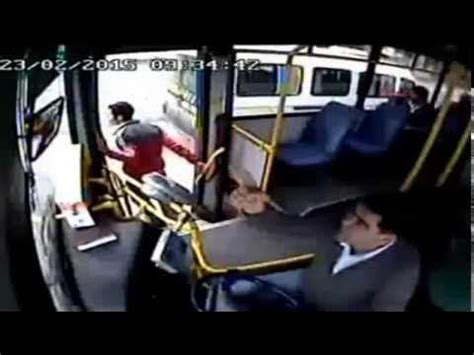 A­d­a­n­a­­d­a­ ­y­o­l­c­u­ ­i­l­e­ ­o­t­o­b­ü­s­ ­ş­o­f­ö­r­ü­ ­a­r­a­s­ı­n­d­a­ ­t­e­h­d­i­t­l­i­ ­k­a­v­g­a­